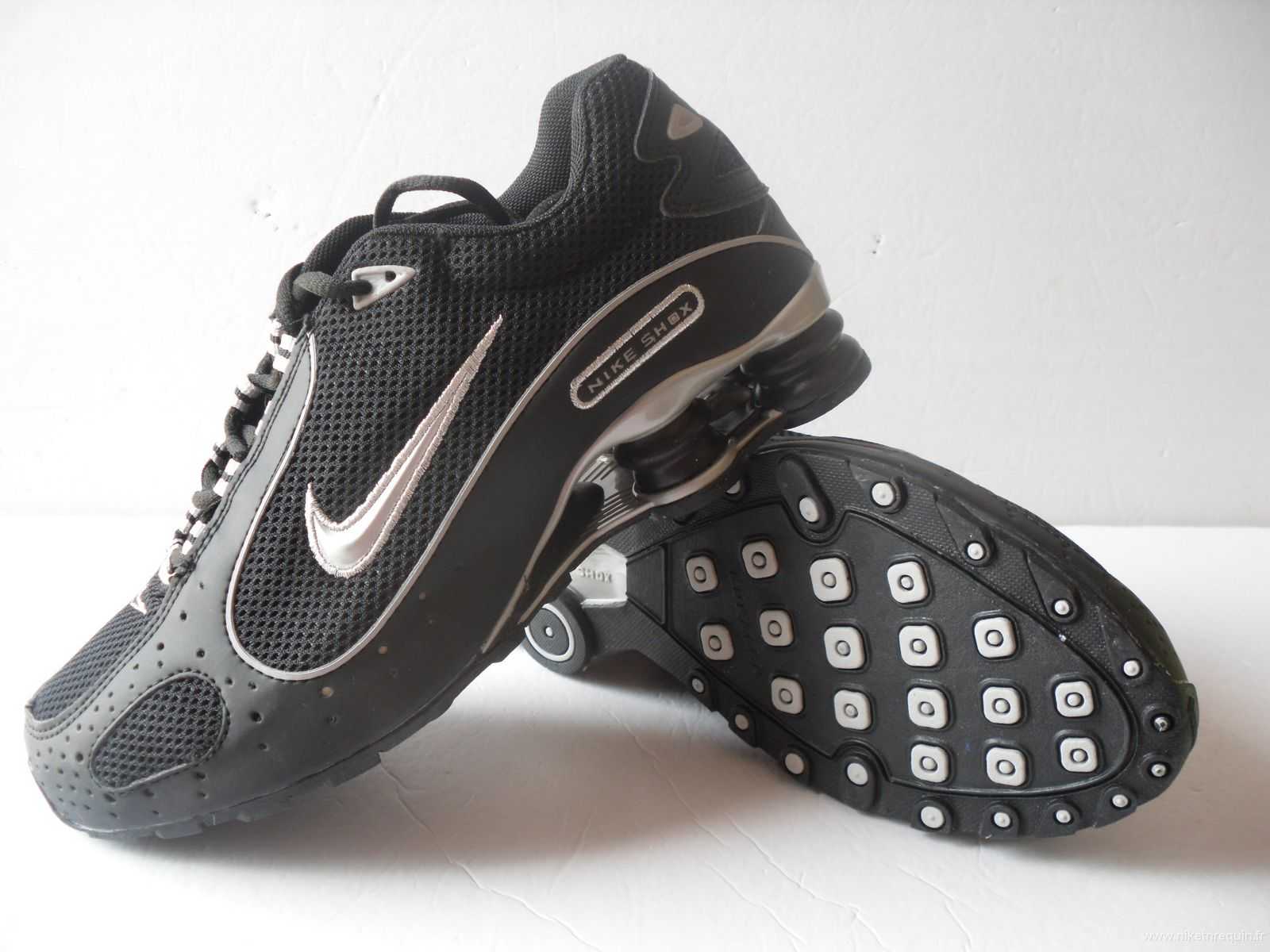argentee et noire Nike Shox R4 Demon (1).JPG